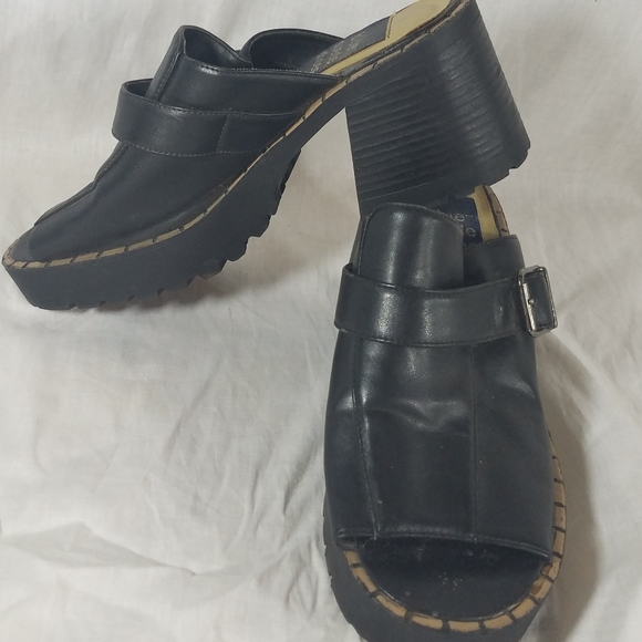 Blue Suede Shoes Black Open Toe Clog Sandles sz 7 - Picture 2 of 8